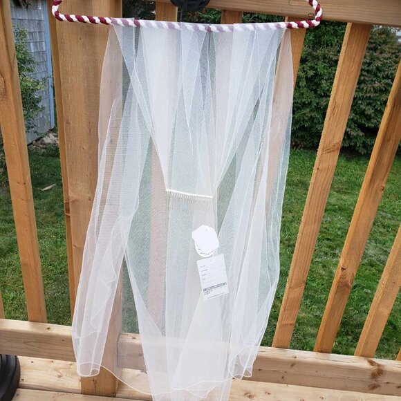 White Wedding Vail - Picture 6 of 6